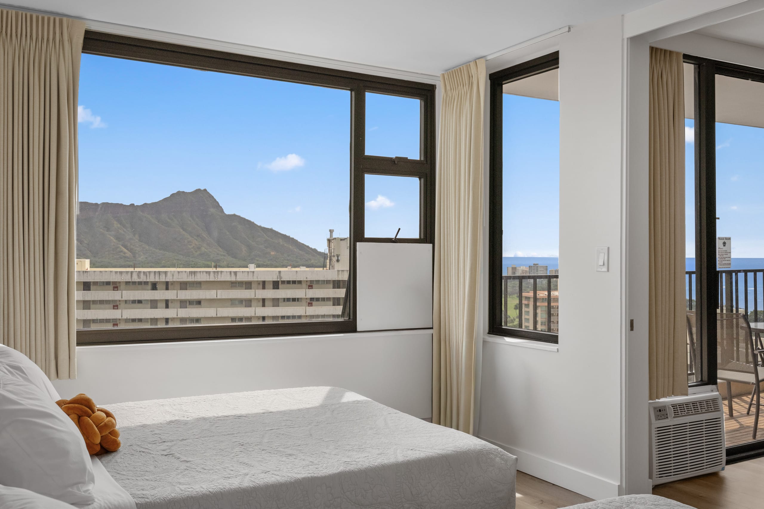 *Beautiful Modern 1BR! Close to Beach! - Image 30