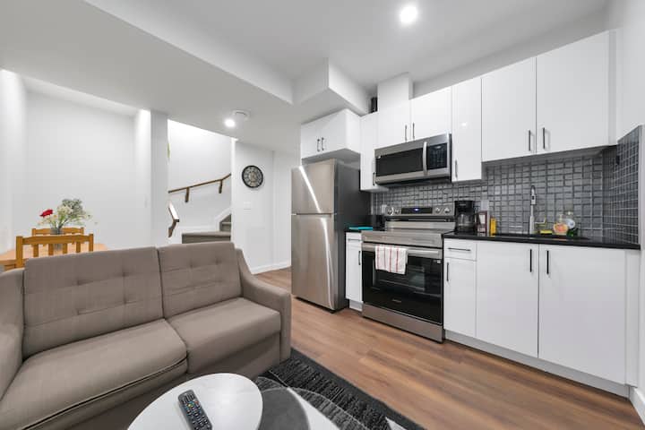 1bhk | Close To Downtown/whyte Ave/uofa 10922 - Edmonton