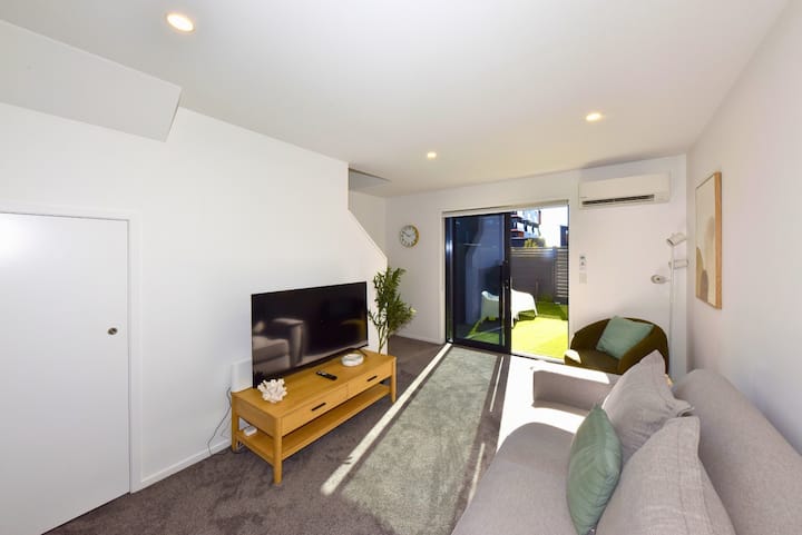 Stylish 2br Townhouse With Balcony Near Te Kaha - Christchurch