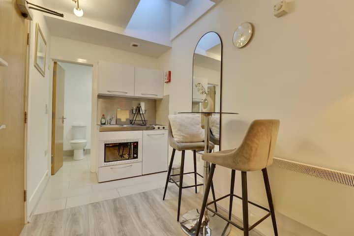 Bright & Comfortable Studio In Portsea - Portsmouth