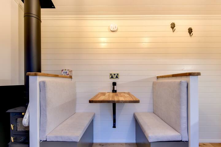 The Holmes Hill Retreat - Lakeview 2 - East Sussex
