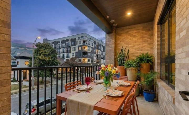 The Bliss Retreat On Music Row: Park, Swim, Walk! - Nashville, TN