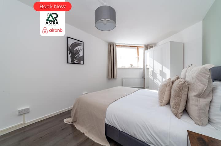 חדר שינה ב-Astra Residences Short Lets & Serviced Accommodation