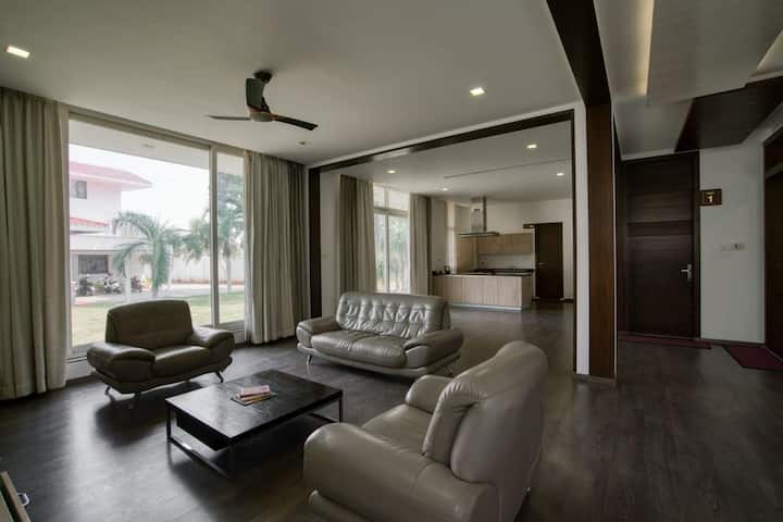 Sai’s Lotus Villa |Glass House 2bhk |Shared Pool - Coimbatore