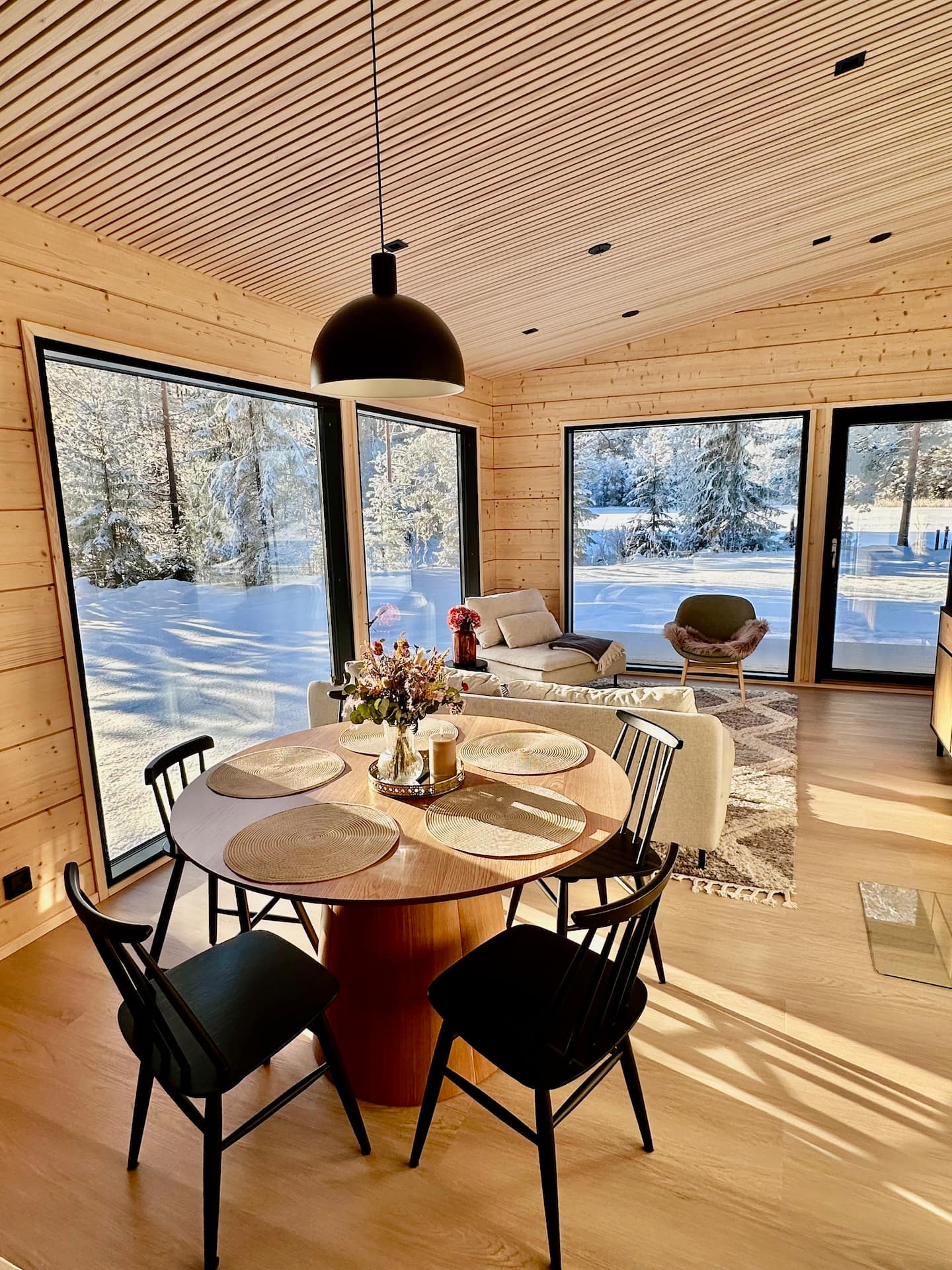 Villa Pajusaari – Modern Log Villa By The Lake 2
