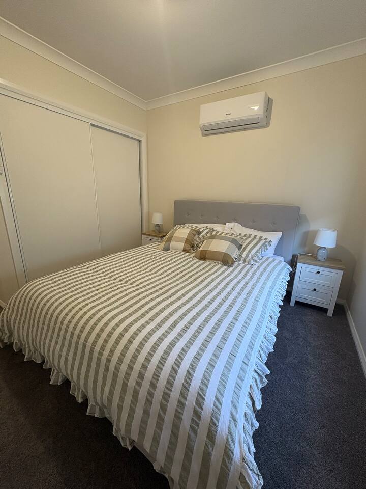 1 x bračni krevet (širine 150 – 179 cm) u prizemlju