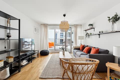 Top performing Airbnb: High-End Apartment | Metro 1 Minute Away in Clichy