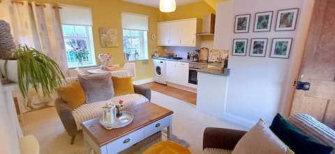 The Nest- Cottage in Melrose Centre. Dog friendly.