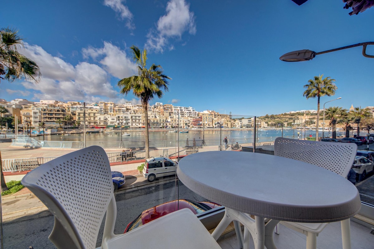 Seafront home with private terrace in Marsascala