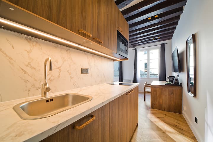 Luxueux Studio Refait à Neuf – Paris Centre, A/c - Canal Saint-Martin