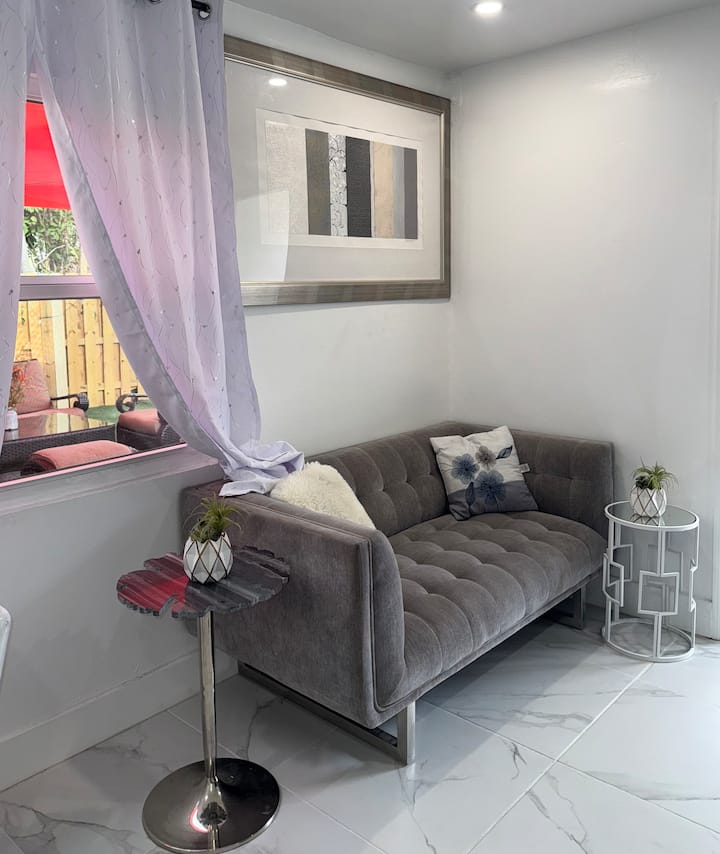 Modern Guesthouse/ Personal Backyard - Sunrise, FL
