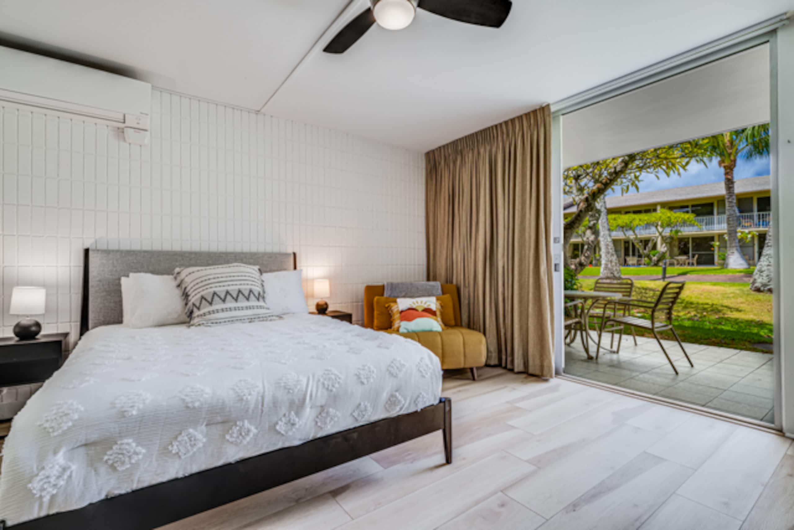 Modern garden studio walk to beach, pools & AC - Image 19