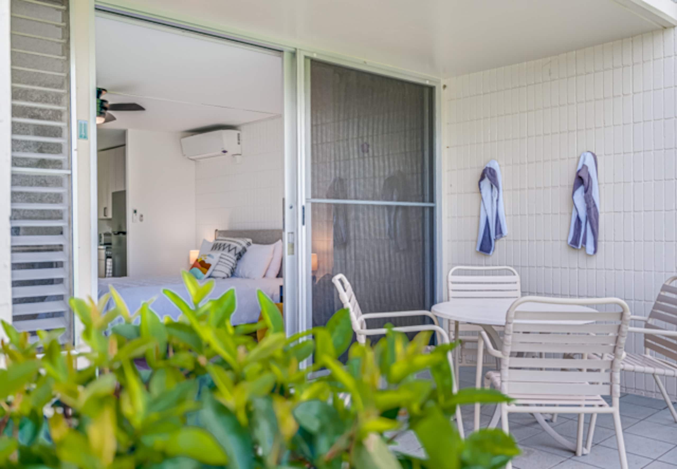 Modern garden studio walk to beach, pools & AC - Image 12