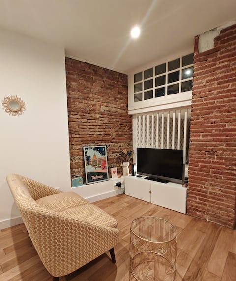 Propriété Airbnb réussie: Quiet studio – Downtown – Garonne and metro à Toulouse
