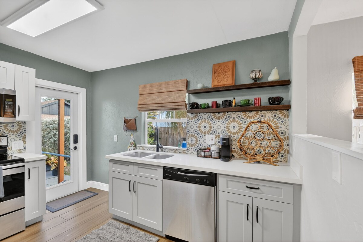 Full kitchen image 1