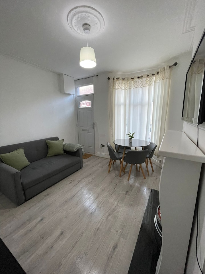 2 Bed House | 7 Guests | 5 Min To Anfield - Liverpool, UK