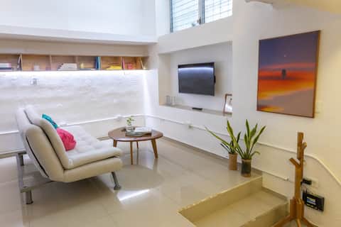 Popular Airbnb listing: Designer Boutique Studio | Downtown in Supermanzana 2 A