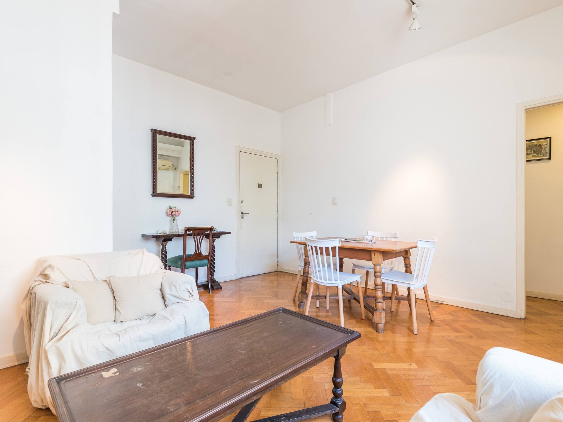 Two-bedroom apartment near Plaza San Martín in Retiro