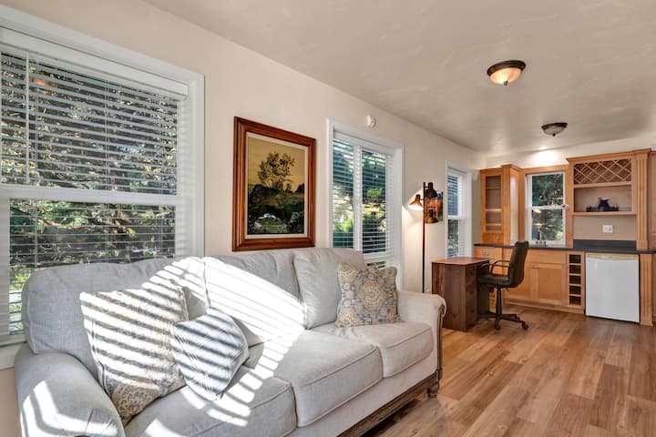 מרחב מגורים/משרד/חדר שינה שלישי למטה