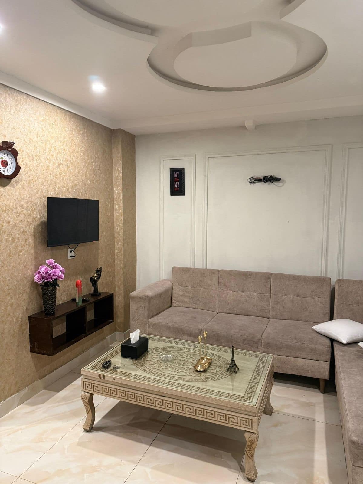 Elegant 1BR Suite | Modern Kitchen & Stylish Decor