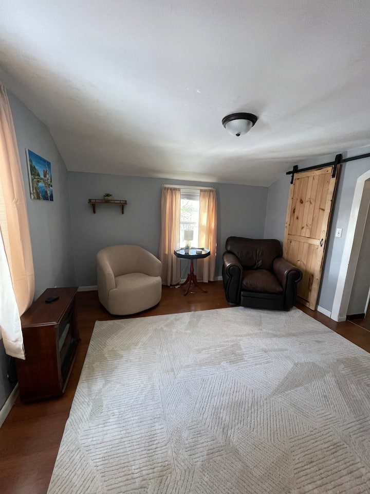 Comfortable And Cozy Private Upstairs Apartment - Binghamton, NY