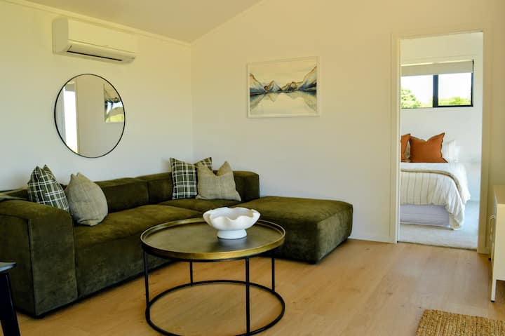 Tihi | Brand New Cedar Tiny Home With Iconic Views - Otorohanga