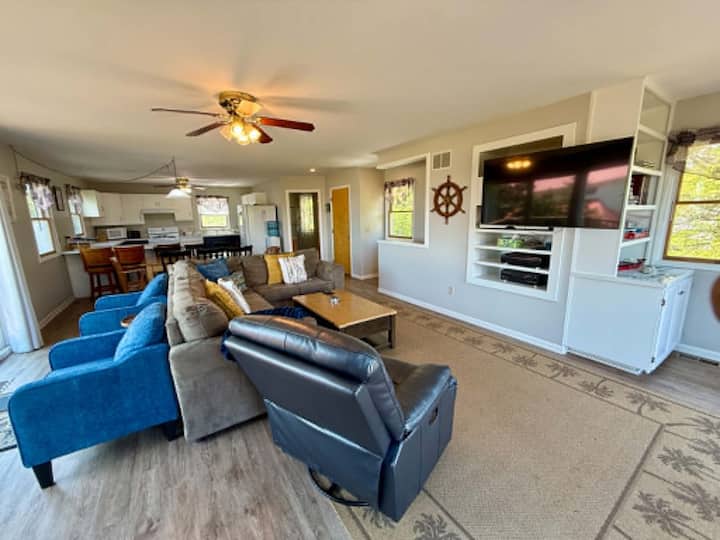 Lookout Point Cottage With Lake View-3bdrms/2bths - Kelleys Island, OH