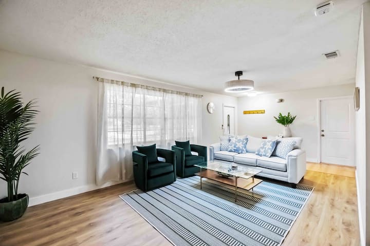 Green Escape | 3-bdr Pool House On 1 Acre Lot - Lakewood Ranch, FL