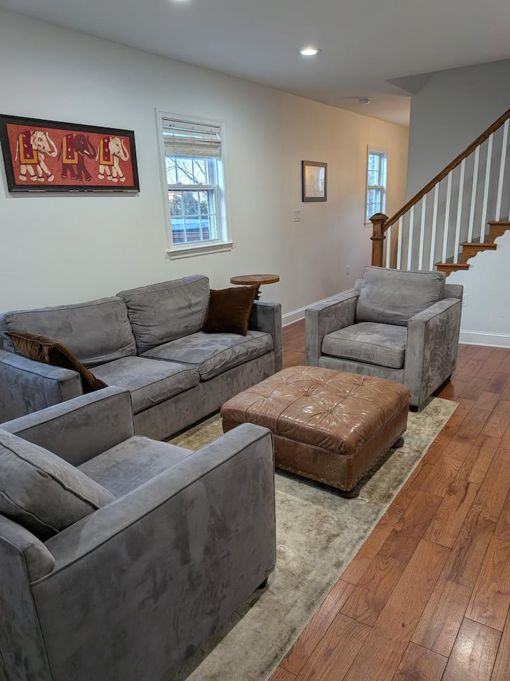 Walk To Metro, Dining Nearby, 2-car Parking - Alexandria, VA