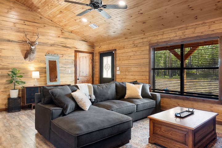 Bigfoot Bluff Cabin In The Kiamichi Mountains - USA