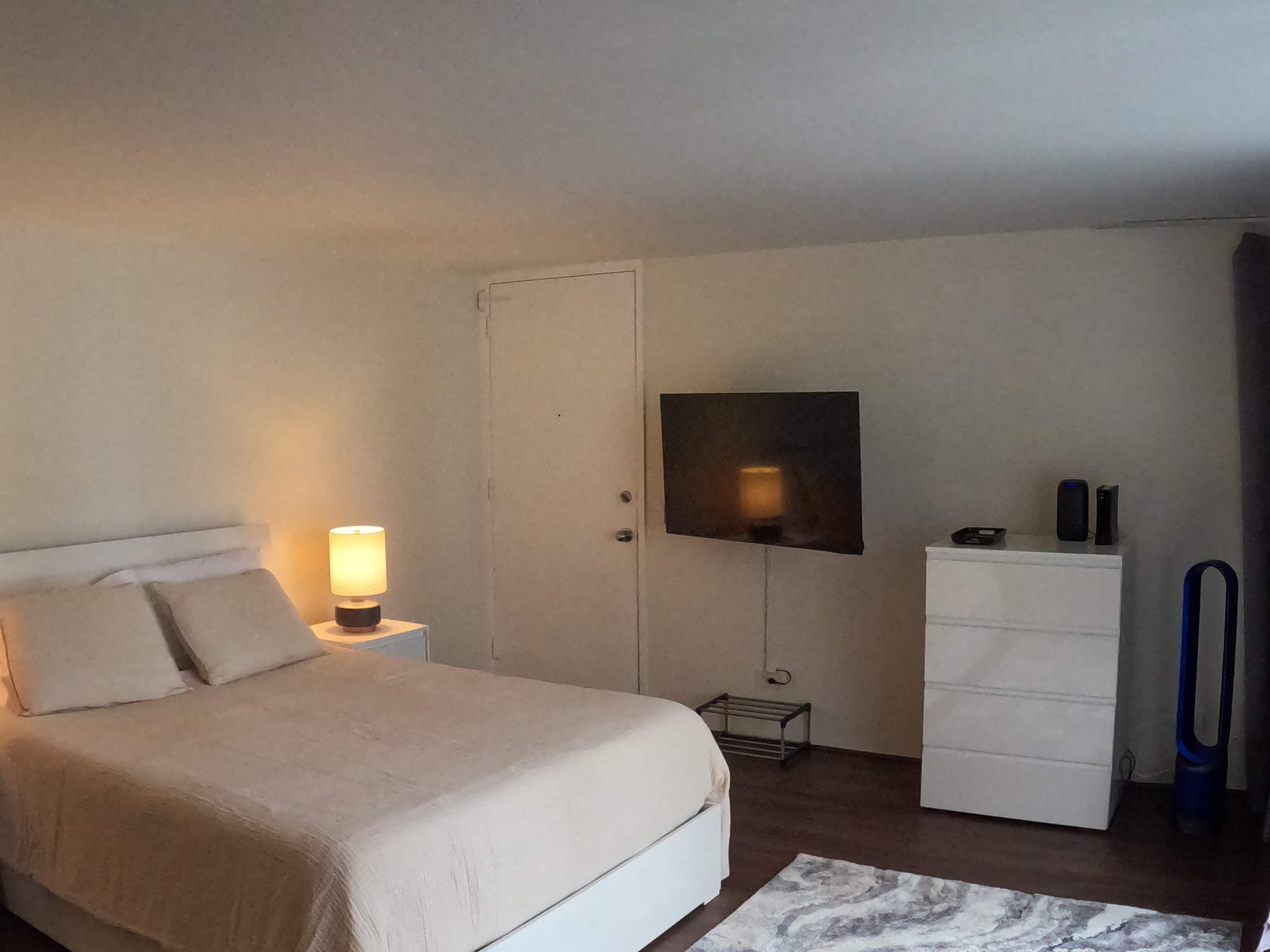 Waikiki Studio Great Location/Free Parking - Image 10