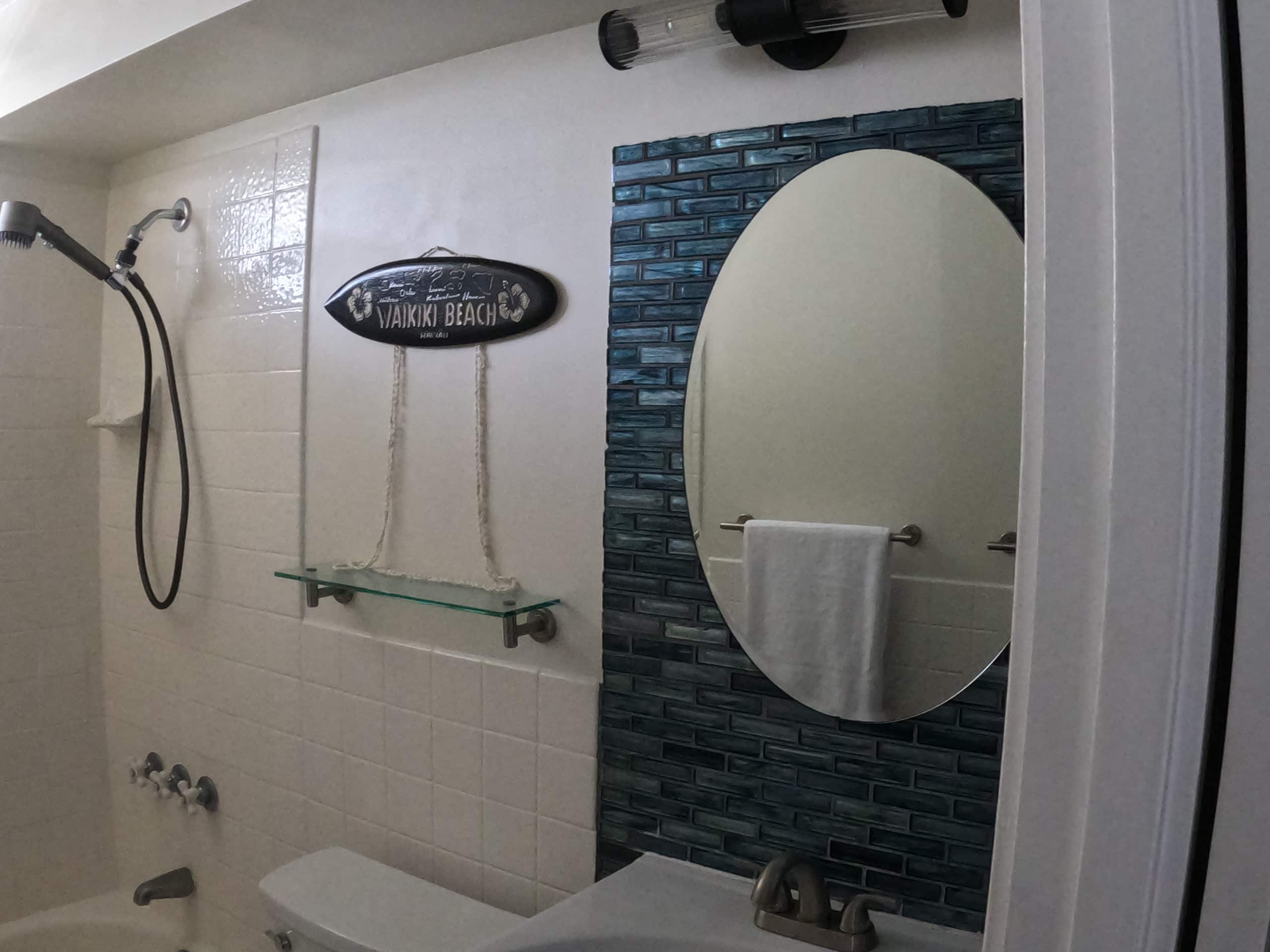 Waikiki Studio Great Location/Free Parking - Image 3
