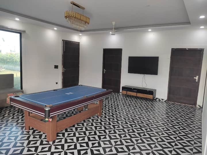 Dhaulidhar Farms Luxury 3bhk With Private Pool - Noida