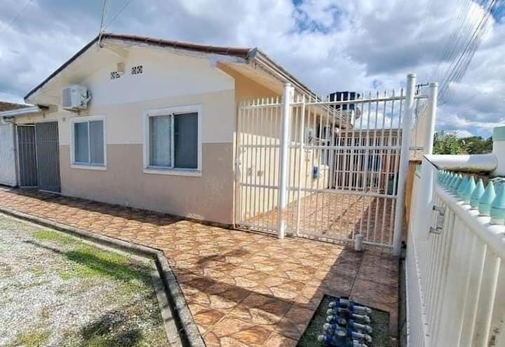 Casa Para Até 10 Pessoas à 800 Metros Do Mar - Matinhos