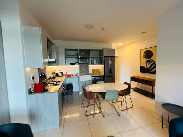 Rosebank|king Bed|next 2 Starbucks Zone & Gautrain - Johannesburg