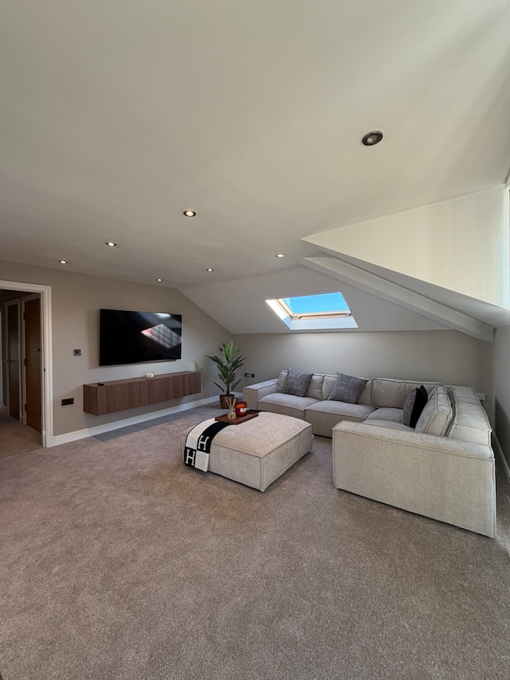 2 Bed Penthouse Apartment Royal Birkdale Golf 2026 - 사우스포트
