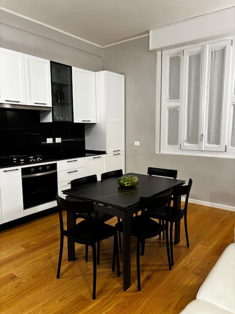 Top performing Airbnb: Elena Apartment - Parma center in Parma