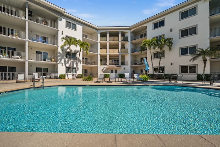 Apartment In Naples - Vineyards, FL
