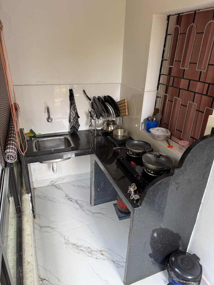 Full kitchen image 2