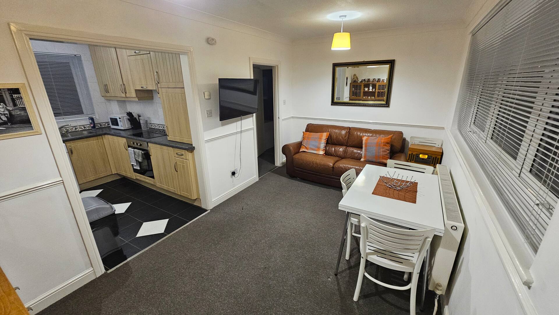 Peaceful Town Flat Near Iconic Landmarks