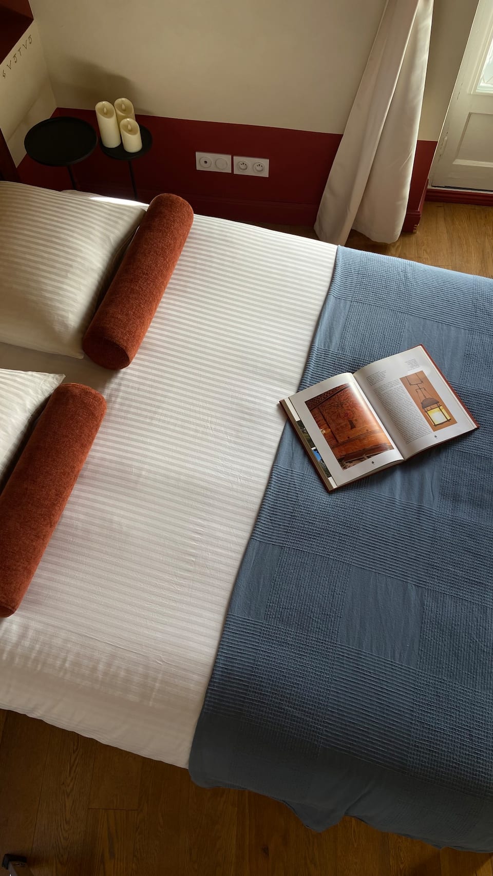 Suite Augustus à Nîmes — expérience romaine & cinéma privé à Nîmes — chambre