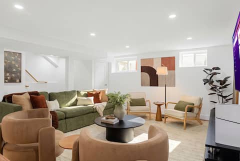 Successful Airbnb property: 3BR East Boston | Free St Parking | Near T & Logan in East Boston