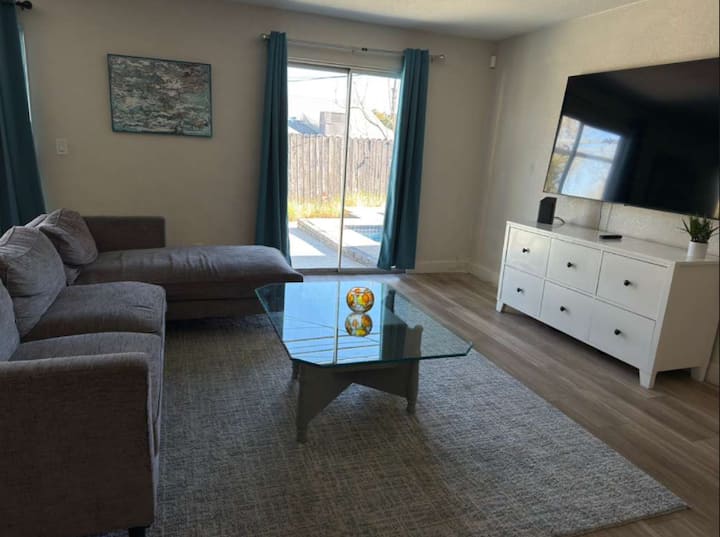 Event Friendly-6 Bednearstrip W/ Pool Table - Las Vegas, NV