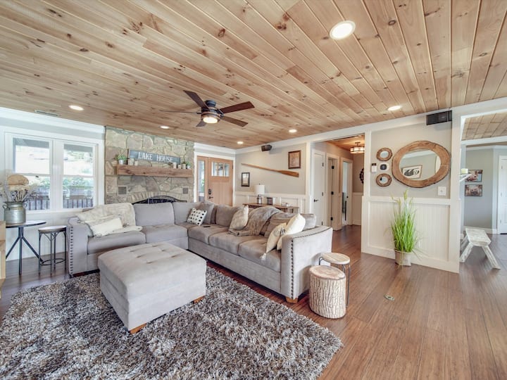 Chalet Du Lac – Lakefront Retreat - Charlotte, NC