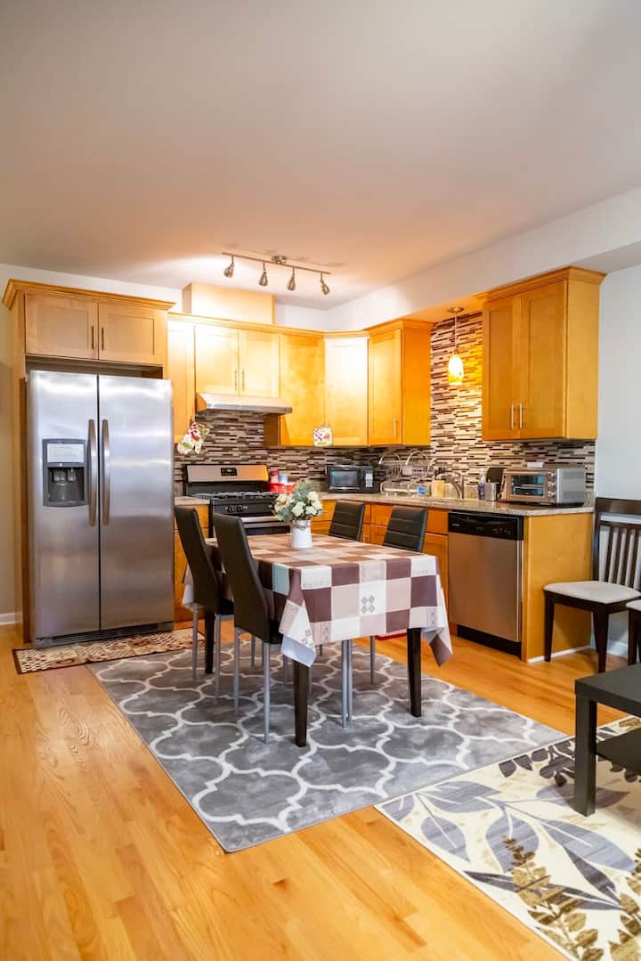 Genuine 3/br W/balcony By Downtown, Chinatown - Chicago, IL