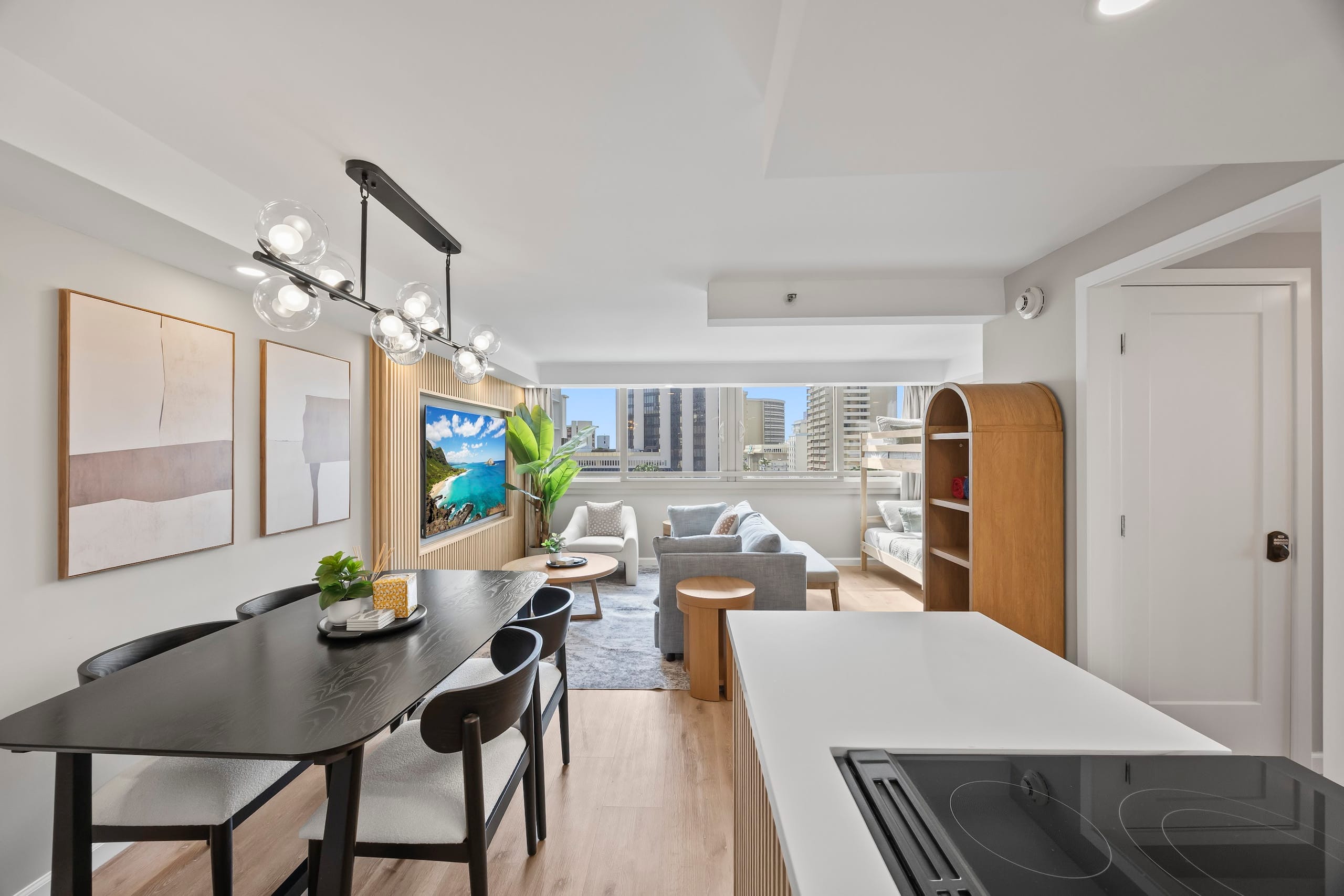 Stunning Tropical 1BR-Central Waikiki-Near Beach! - Image 1