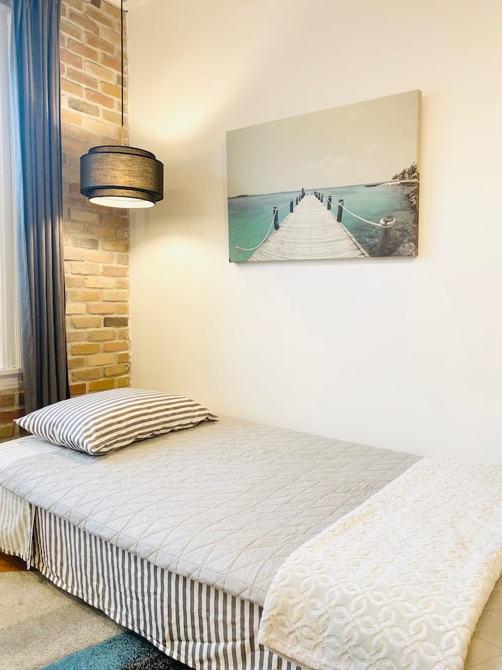 Top-floor Studio For Work, Study & Stay! - Minneapolis, MN