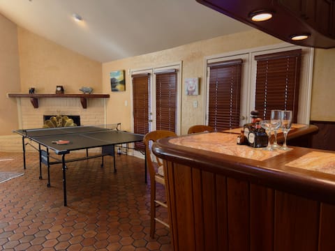 Successful Airbnb property: Spacious Mediterranean Retreat in Houston Galleria in Mid West