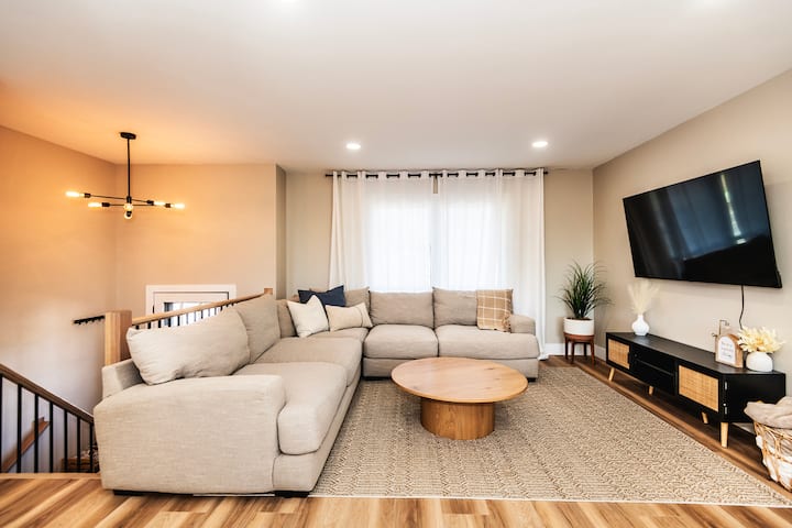 Cozy Soco Nest | Minutes To Mercy South & Highways - Arnold, MO