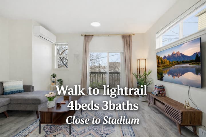 1 Min To Lightrail & Stadium  4bd3.5ba W/ Parking - Seattle, WA